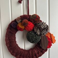 Mein Abschlussprojekt für den Kurs: Design und Schöpfung von Pompons. Arts, Crafts, Decoration, DIY, and Textile Design project by Sabine-Ines Reip - 05.10.2023