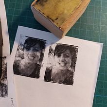 Mon projet du cours : Estampillage manuel avec tampons en photopolymère. Un projet de Artisanat, Beaux Arts, Sérigraphie, Estampe, Gravure et Impression textile de margeuh - 05.05.2023