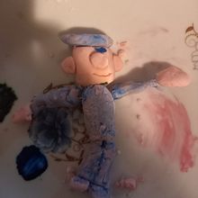 This is my sugar doll. Un progetto di Scultura e Pittura di Sayyid Rayhan Rilmania - 04.05.2023