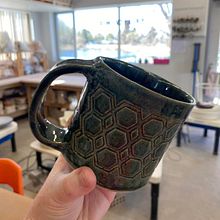 My project for course: Stamp Making for Textured Pottery. Un progetto di Artigianato, Belle arti, Interior Design, Ceramica e DIY di Kate Garnett Russell - 06.05.2023