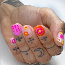 Mi proyecto del curso: Introducción al nail art. Design, Traditional illustration, Painting, Pattern Design, and Decorative Painting project by Andrea Herández del Río - 05.09.2023