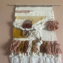 Mi proyecto del curso: Técnicas de telar para principiantes. Een project van Craft,  Interieurdecoratie, Textiel, Weven y Textielontwerp van nathalia lasley - 11.05.2023