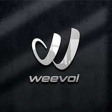 Búsqueda de nombre y diseño del logotipo para una firma de ropa “active wear”. El nombre escogido fue “Weevol". . Un proyecto de Naming, Br, ing e Identidad y Diseño de logotipos de Alejandro Prieto Jaime - 13.05.2023