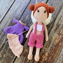 Meu projeto do curso: Amigurumi: design de roupa, cabelo e acessórios. Arts, Crafts, To, Design, Fiber Arts, Crochet, Amigurumi, and Textile Design project by Patricia Pereira - 05.13.2023