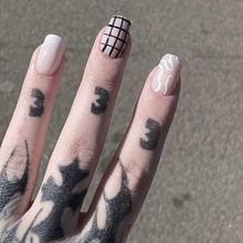 Mon projet du cours : Initiation au Nail Art. Design, Traditional illustration, Painting, Pattern Design, and Decorative Painting project by Mihaela Florea - 03.14.2023