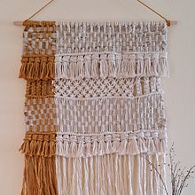 Meu projeto do curso: Introdução ao macramê: criação de um tapete decorativo. Accessor, Design, Arts, Crafts, Interior Design, Decoration, Fiber Arts, Macramé, and Textile Design project by susana monteiro - 05.16.2023
