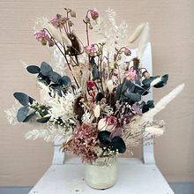 Mein Abschlussprojekt für den Kurs: Gestaltung von Blumendeko mit Trockenblumen. Interior Design, L, scape Architecture, Decoration, DIY, Floral, and Plant Design project by Eggerstorfer-Weber Christine - 05.17.2023