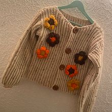 Mi proyecto del curso: Crochet: teje un suéter colorido con aplicaciones florales. Un proyecto de Crochet y Diseño textil de diana_amezola - 21.05.2023