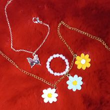 Création de bijoux . Een project van  Ontwerp van Imane Al mechkor - 04.05.2023