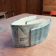 Vaso con barche a rilievo. Projekt z dziedziny Craft,  Sztuki piękne,  Dekoracja wnętrz, DIY i Ceramika użytkownika Natalia Migotto - 10.05.2023