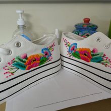 Mi proyecto del curso: Bordado freestyle sobre tul para principiantes. Accessor, Design, Embroider, Botanical Illustration, and Textile Design project by Vanessa Inga - 05.26.2023