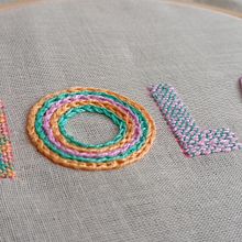 Mi proyecto del curso: Letras bordadas: el hilo como herramienta gráfica. Embroider, and Textile Design project by Erin Rodríguez Castro - 05.30.2023