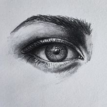Il mio progetto del corso: Ritratto artistico al carboncino: creare atmosfere. Traditional illustration, Fine Arts, Drawing, Portrait Drawing, Realistic Drawing, and Artistic Drawing project by Claudia Foroni - 06.01.2023