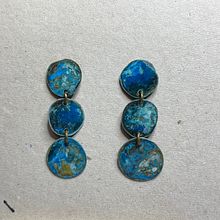 Mi proyecto del curso: Joyería en metal pintada a mano con pátinas y pigmentos . Projekt z dziedziny Projektowanie dodatków, Craft, Projektowanie biżuterii, Projektowanie mod, DIY, Malarstwo dekorac i jne użytkownika Rosa Alonso - 07.06.2023