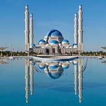 Astana Grand Mosque. Een project van Fotografie van Doug CohenMiller - 07.06.2023