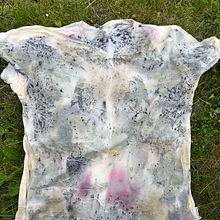 My project for course: Botanical Printing on Fabric and Paper. Arts, Crafts, Fashion Design, DIY, Textile D, eing, Textile Printing, and Textile Design project by nicoleta_pirueta - 06.08.2023