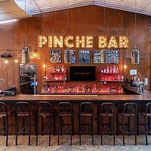 Pinche Bar. Design, Architecture, Br, ing, Identit, Furniture Design, Making, Industrial Design, Interior Architecture & Interior Design project by archiguru - 11.14.2021