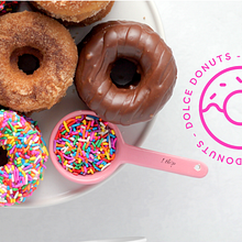 Dolce Donuts. Un progetto di Design, Br, ing, Br, identit e Graphic design di rromina - 08.06.2023