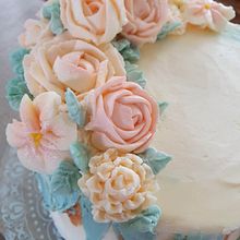 My project for course: Decorative Buttercream Flowers for Cake Design. Un proyecto de Diseño y DIY de Silje A. Meum - 10.06.2023