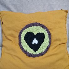 Mi proyecto del curso: Mi primer 🤗 Bordado XL con aguja mágica Ein Projekt aus dem Bereich Stickerei, Dekoration von Innenräumen, Punch needle und Textildesign von Luna - 11.06.2023