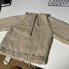 Mi proyecto del curso: Tejido de prendas infantiles con raglán top down. Fashion Design, Fiber Arts, Knitting, and Textile Design project by lauramery1971 - 06.10.2023