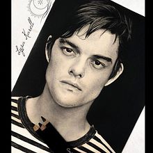 Sam Riley, Maleficent (Diaval - The crow) Portrait. Pencil Drawing, Portrait Drawing, Realistic Drawing, and Drawing project by Lysa Karell - 06.13.2023