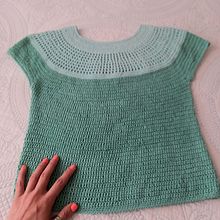 Mi proyecto del curso: Crochet: diseña prendas y patrones con tejido circular. Un proyecto de Diseño de complementos, Tejido, DIY, Crochet y Diseño de moda de Ana Nogales Molano - 14.06.2023