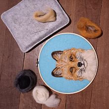 My project for course: Needle Felting: Paint Portraits with Wool. Un progetto di Artigianato, Fiber Art, Illustrazione naturalistica, Needle felting e Textile Design di Debbie Ralph - 16.06.2023
