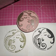 Mi proyecto del curso: Creación de sellos con tipografía e imágenes. Projekt z dziedziny Trad, c, jna ilustracja, Craft,  Sztuki piękne, T, pografia, Stemple i Grawerstwo użytkownika Jacqueline Santiago - 19.06.2023