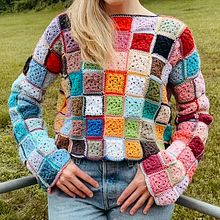 My project for course: Granny Square Crochet: Make Your Own Sweater. Fashion Design, Fiber Arts, DIY, Crochet, and Textile Design project by Blossom Bets - 06.22.2023