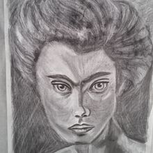 Mi proyecto del curso: Retrato artístico al carboncillo: creando atmósferas. Un proyecto de Ilustración tradicional, Bellas Artes, Dibujo, Dibujo de Retrato, Dibujo realista y Dibujo artístico de Angélica Botero - 22.06.2023