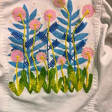 My project for course: Embroidery and Fabric Painting for Beginners. Un proyecto de Pintura, Pattern Design, Bordado, DIY, Upc, cling y Diseño textil de Eliana Marin - 11.08.2023
