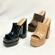 Norma Shoes. Creativit, Advertising, Digital Marketing, Traditional illustration, Instagram, Instagram Photograph & Instagram Marketing project by Norma Aguirre - 06.27.2023