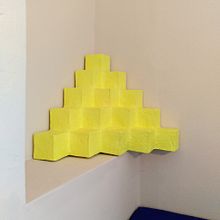 My project for course: Paper-Mache Design: Explore Light and Color. Un progetto di Artigianato, Design e creazione di mobili, Interior design, DIY, Upc e cling di Katharina Wahle - 29.06.2023
