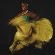 Majestad Negra. Un progetto di Fotografia, Ritocco fotografico, Fotografia con smartphone, Fotografia di moda, Fotografia di ritratto, Fotografia in studio, Illuminazione fotografica, Fotografia artistica, Fotografia digitale e Lighting design di Ariane Pérez - 12.05.2023