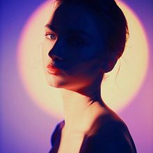 My project for course: Color and Lighting Effects for Studio Photography. Un proyecto de Fotografía, Fotografía de retrato, Iluminación fotográfica, Fotografía de estudio, Fotografía digital y Fotografía artística de aldosinarta - 02.07.2023