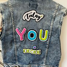 Mi proyecto del curso: Lettering para parches bordados: exprésate con tus prendas. Un proyecto de Bordado, Costura, DIY, Upc, cling y Diseño textil de lupilla68pe - 04.07.2023