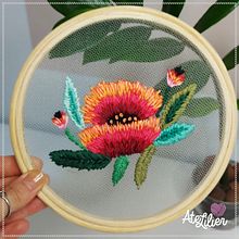 Meu projeto do curso: Bordado freestyle em tule para iniciantes. Accessor, Design, Embroider, Botanical Illustration, and Textile Design project by Lilian Wünsch - 06.30.2023