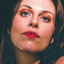 My project for course: Artistic Self-Portrait Photography. Photograph, Portrait Photograph, Fine-Art Photograph, Self-Portrait Photograph & Interior Photograph project by Susan - 07.06.2023