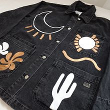 Mi proyecto del curso: Introducción a la pintura a mano sobre prendas. Un proyecto de Artesanía, Pintura, DIY, Upc, cling y Diseño textil de Cristina Castelló Sanchis - 05.07.2023