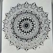 My project for course: The Art of Mandala Drawing: Create Geometric Patterns. Projekt z dziedziny  R, sunek,  R i sunek atramentem użytkownika Danielle Dubois - 04.07.2023