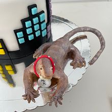 Mr. kipling, mascota serie Disney Jessie . Un progetto di Character design di nataliasiddons - 14.07.2023