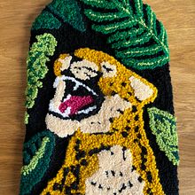 Mi proyecto del curso: Técnicas de punch needle para decorar tu hogar. Accessor, Design, Arts, Crafts, Embroider, Decoration, Fiber Arts, Punch Needle, and Textile Design project by Laia Fort - 07.16.2023