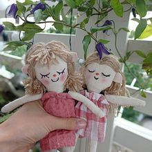 Mój projekt z kursu: Lalki szmaciane: projektowanie i szycie oraz tworzenie treści . Seni, Kerajinan, Desain Mainan, Media Sosial, Fotografi Seluler, Fotografi Produk, Fotografi Instagram, Pembuatan Pola, Pembuatan Pakaian, Dan Menjahit proyek oleh Marta Stafij - 07.19.2023