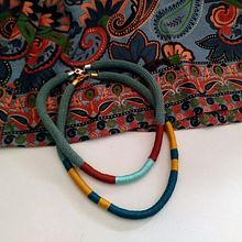 Colorful! Collane e bracciali . Arts, Crafts, Jewelr, Design, Macramé, and Textile Design project by Isabel Siof - 07.21.2023