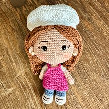Mi proyecto del curso: Amigurumis: personas tejidas a crochet. Un proyecto de Artesanía, Diseño de juguetes, Tejido, Crochet, Amigurumi y Diseño textil de Inma Torres Silla - 21.07.2023