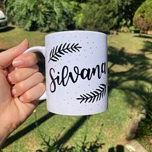 Coleção de Canecas Feitas a Mão. Un progetto di Lettering, H, lettering, Artigianato, Calligrafia e Design di Daniela Lorenzi - 26.07.2023