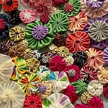 Suffolk puffs and exploring circular shapes using upcycled textiles  Ein Projekt aus dem Bereich H und werk von Marietjie Beukes - 01.08.2023