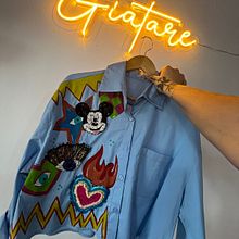 Mi proyecto del curso: Diseño de moda: pintura y bordado sobre prendas. Un progetto di Pittura, Fashion design, Ricamo, DIY, Upc, cling e Textile Design di Carla Ivanna Borasi - 02.08.2023