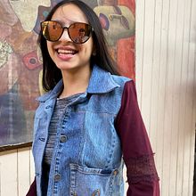Chaqueta de Jeans reciclados. Un progetto di Costume design, Graphic design, Product design, Creatività, Fashion design, Cucito, Modellistica, confezione sartoriale e Textile Design di Lizy Castillo Willis - 07.08.2023